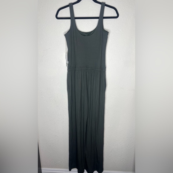 NEW Vuori Pose Scoop Jumpsuit in Kale - Picture 7 of 8